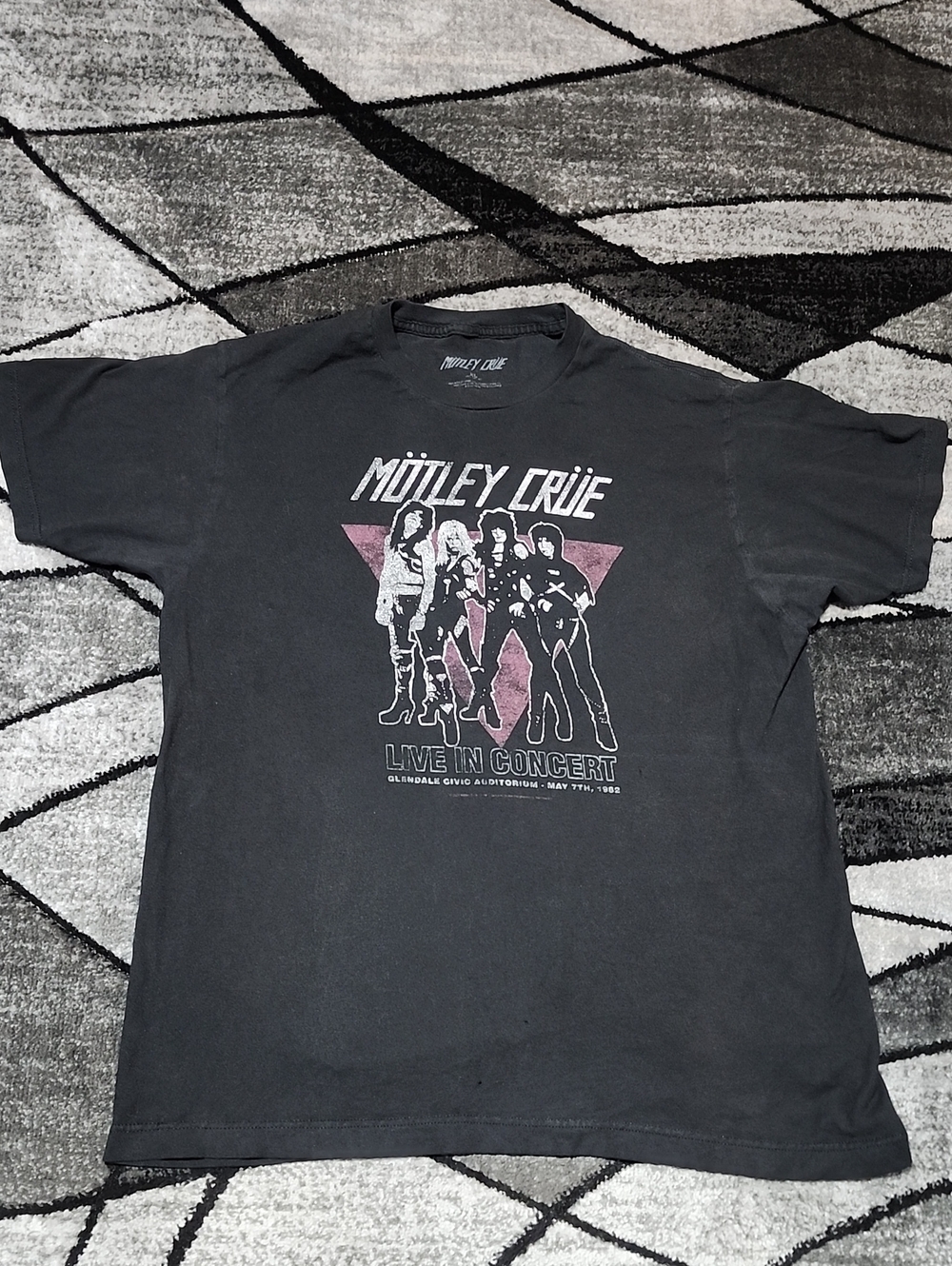 MOTLEY CRUE BLACK GRAPHIC "LIVE IN CONCERT GLENDALE CIVIC AUDITORIUM TEE-SHIRT